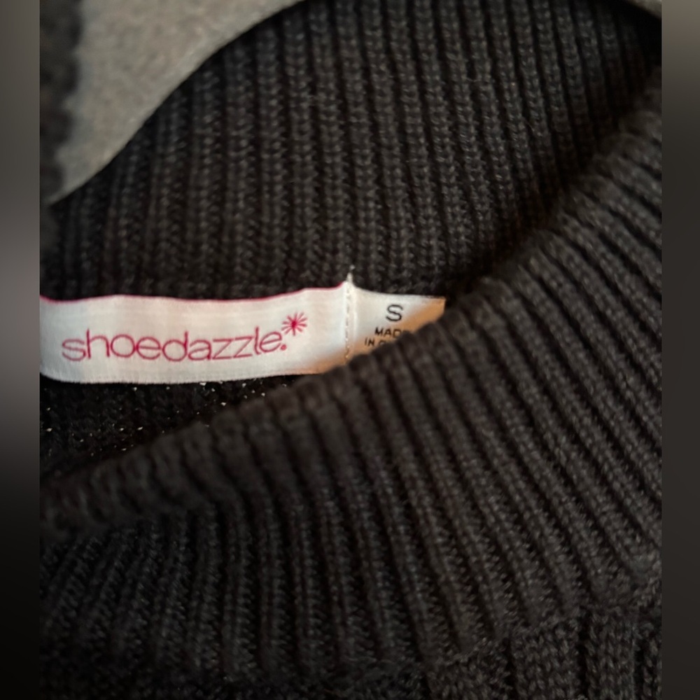 NWT JustFab Black Ribbed Women's Sweater with a Shoulder Cutout Detail - Picture 4 of 10
